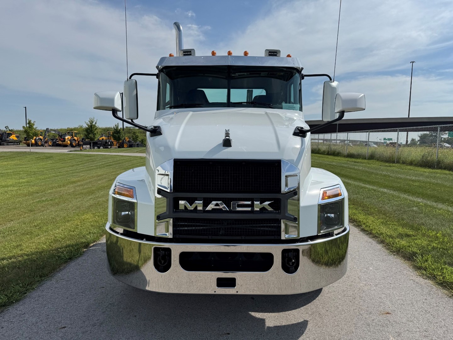 2022 Mack Anthem in Carroll, IA — photo 2